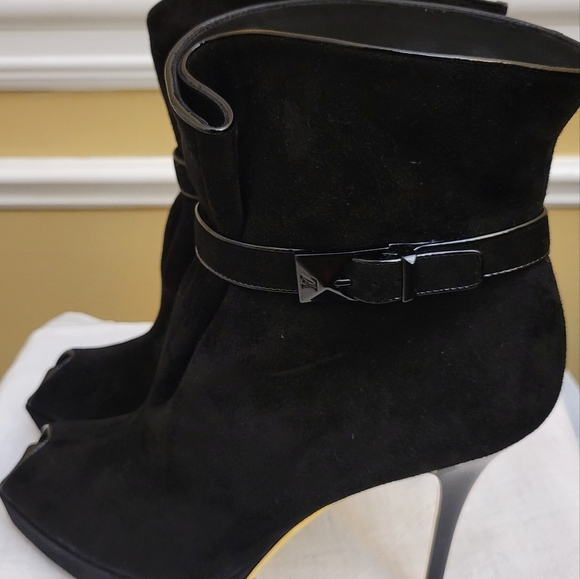 Louis Vuitton Black Suede Open Toe Ankle Booties Size 39/ US 8 - Picture 4 of 13